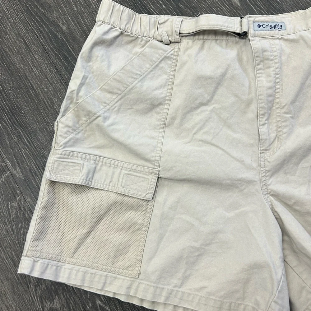 Columbia Men’s PFG Khaki Beige Outdoor Activities Cargo shorts. Size XXL - Picture 2 of 9